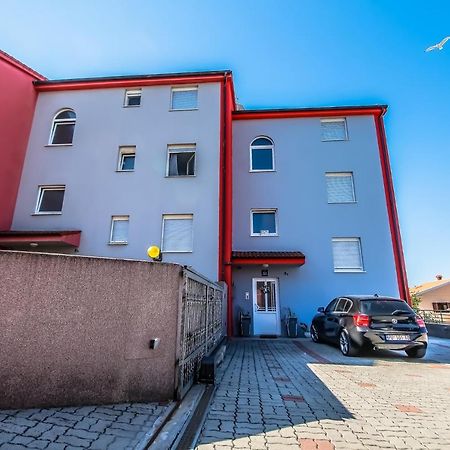 Apartments Saric Pula Luaran gambar