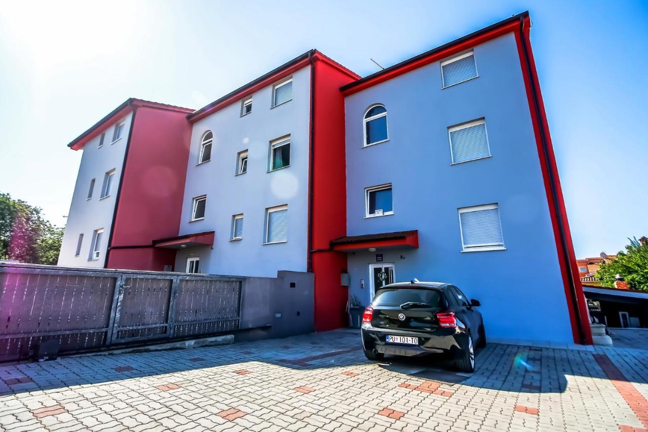 Apartments Saric Pula Luaran gambar